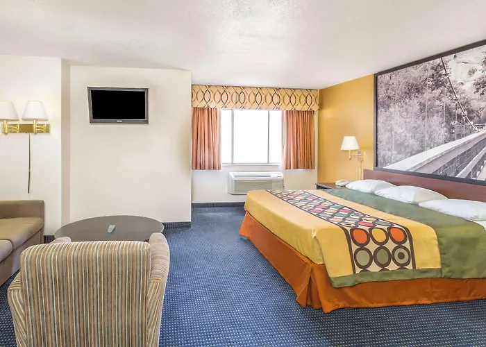 Super 8 By Wyndham Gilbert
