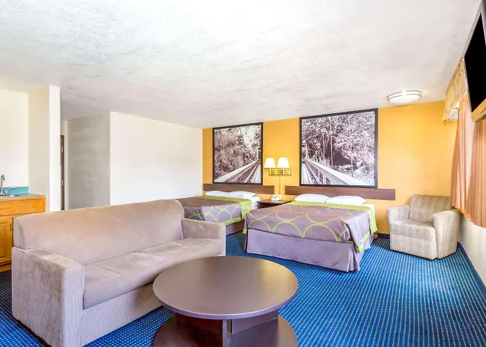 Super 8 By Wyndham Gilbert