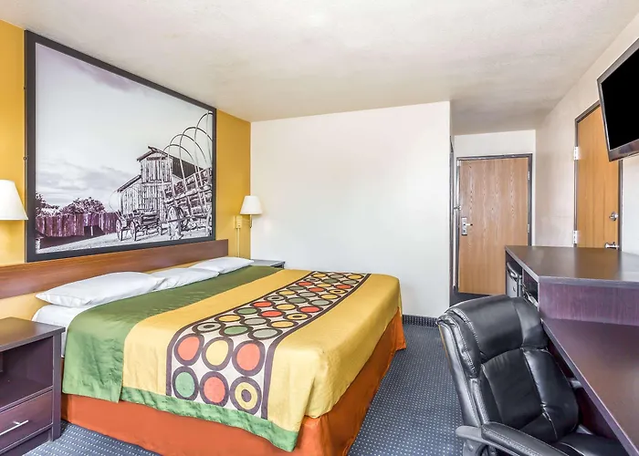 Super 8 By Wyndham Gilbert Hotel 2*