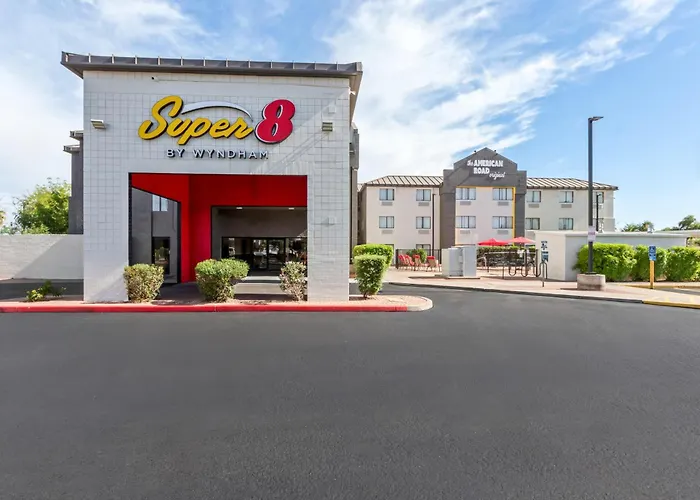 Super 8 By Wyndham Gilbert Hotel