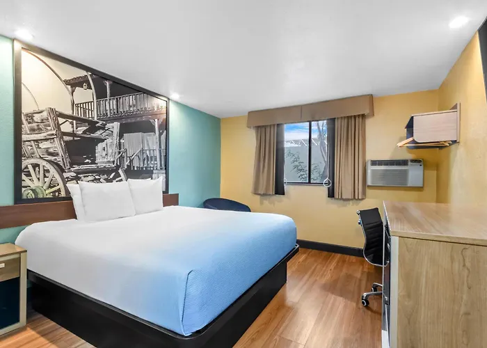 Super 8 By Wyndham Gilbert Hotel 2*