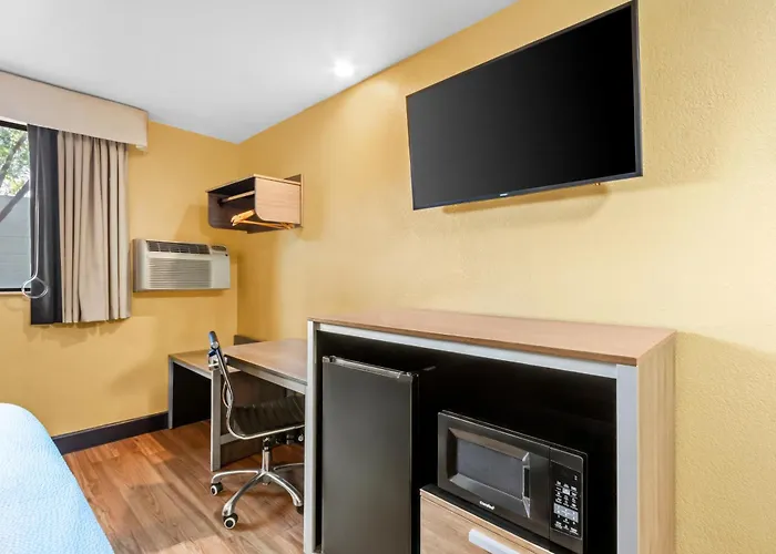 Super 8 By Wyndham Gilbert Hotel 2*