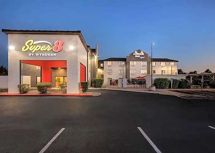 Super 8 By Wyndham Gilbert