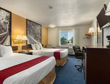 Super 8 By Wyndham Gilbert Hotel