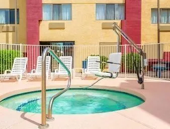 Super 8 By Wyndham Gilbert 2*