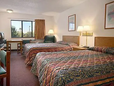 Super 8 By Wyndham Gilbert Mesa